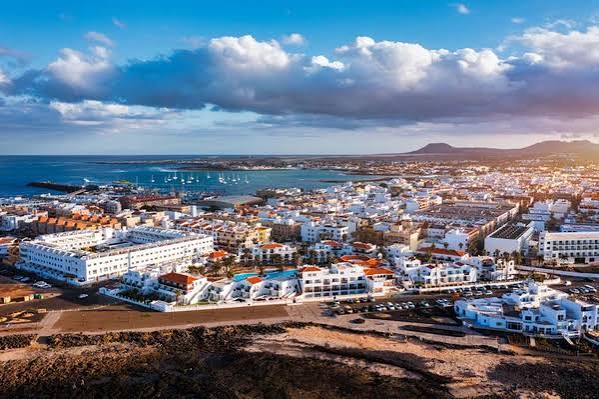 Vista urbana y litoral de Corralejo, Fuerteventura